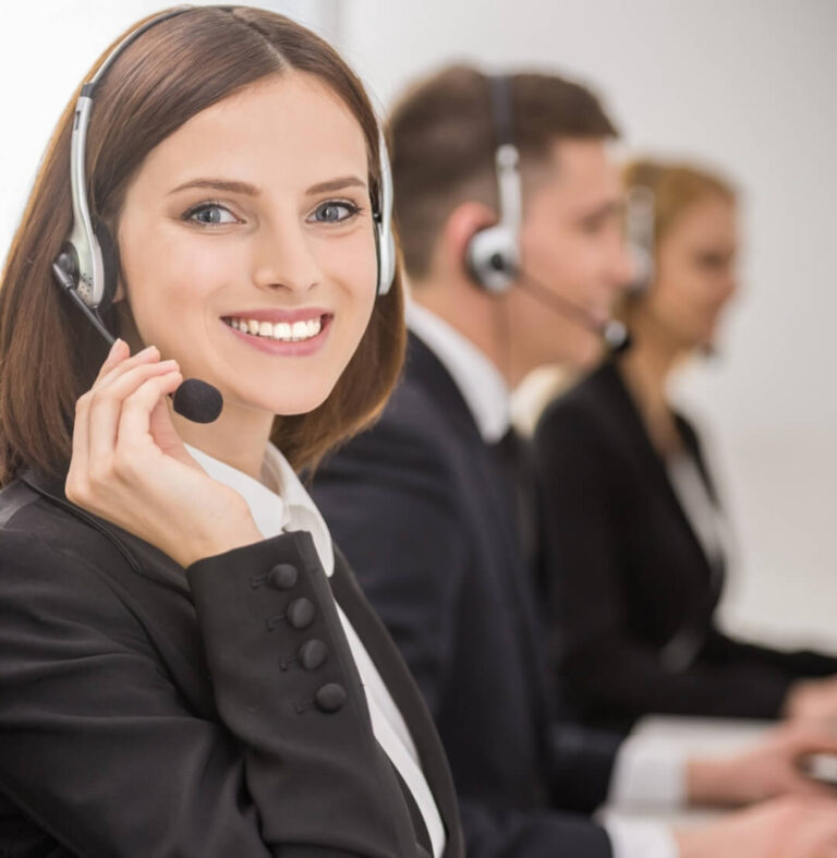 kobieta- pracownik infolinii-call center-telemarketing